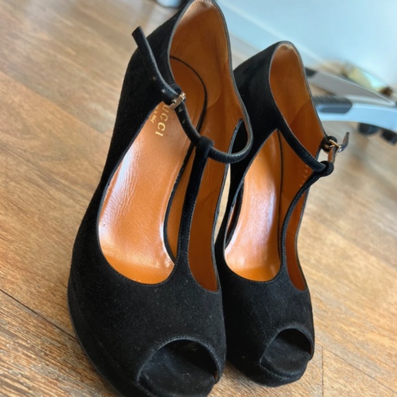 Gucci Black T-Strap Peep Toe Heels - Picture 1 of 6